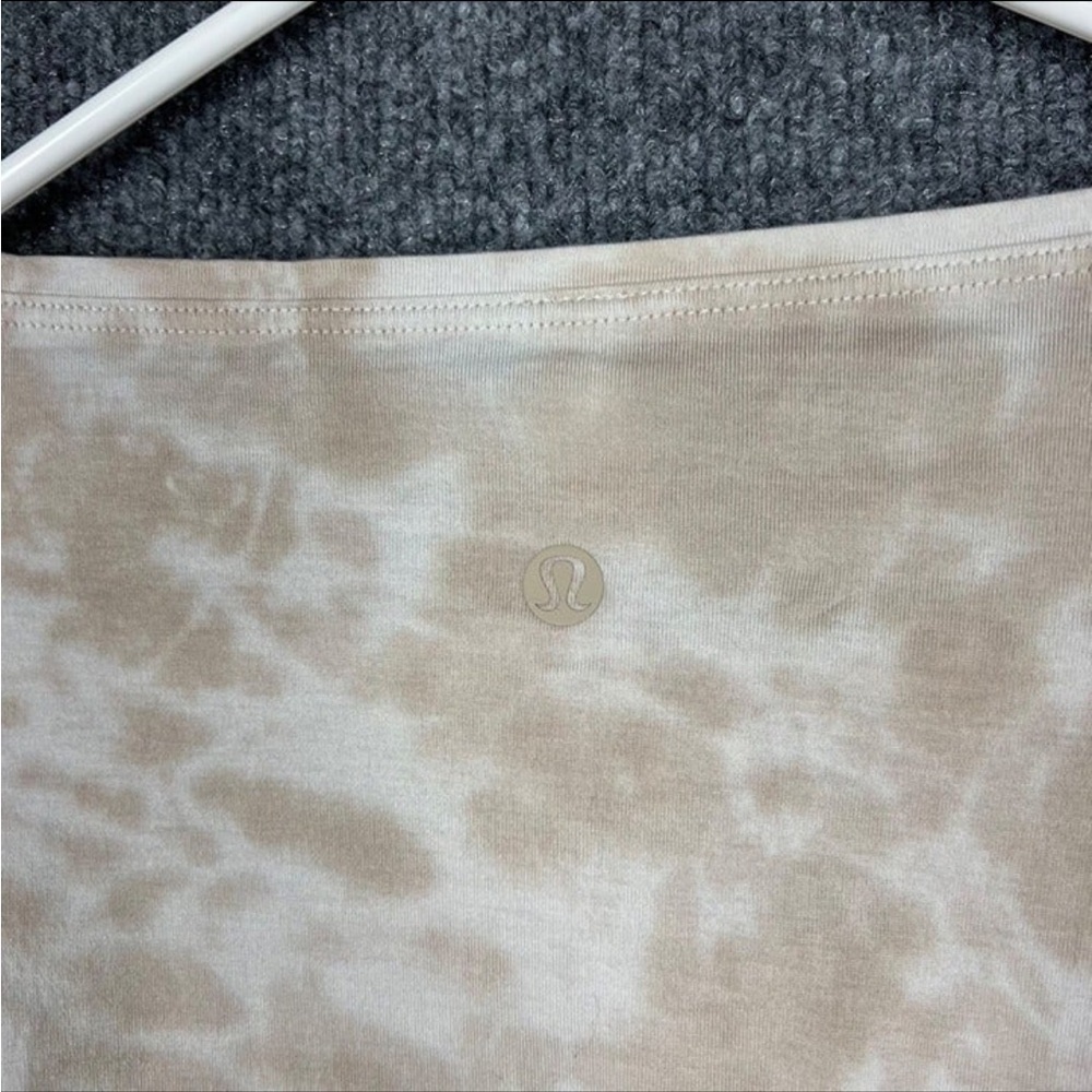 Lululemon back in action long sleeve - Picture 5 of 8